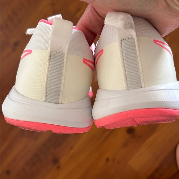 Nike Women's White pink golf sneakers almost new - Picture 4 of 9